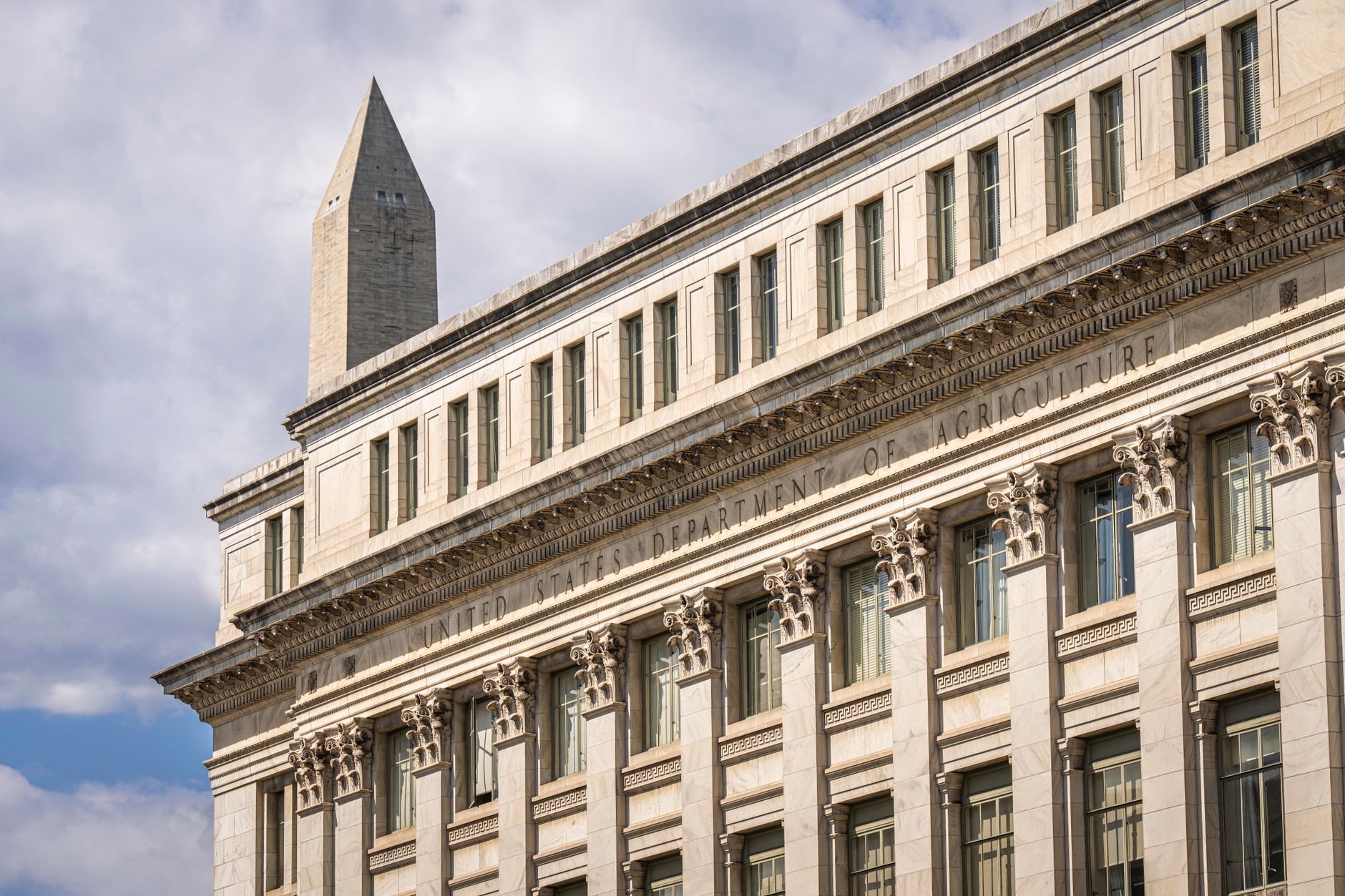Prédio do Federal Reserve, cuja decisão de juros impactou as criptomoedas em setembro 2026